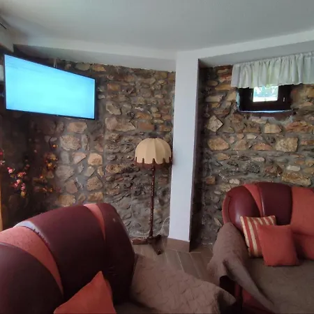 House Of Poposka Kuka Lodge *